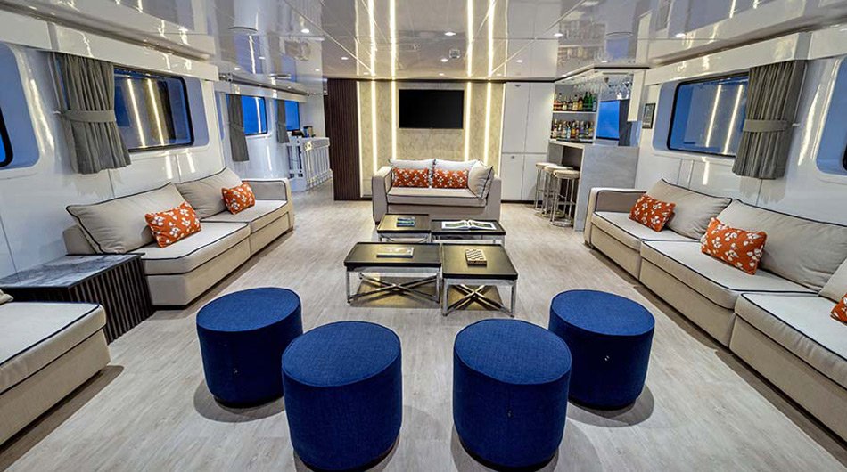 Galaxy Yacht Galapagos Islands Cruise - Lounge
