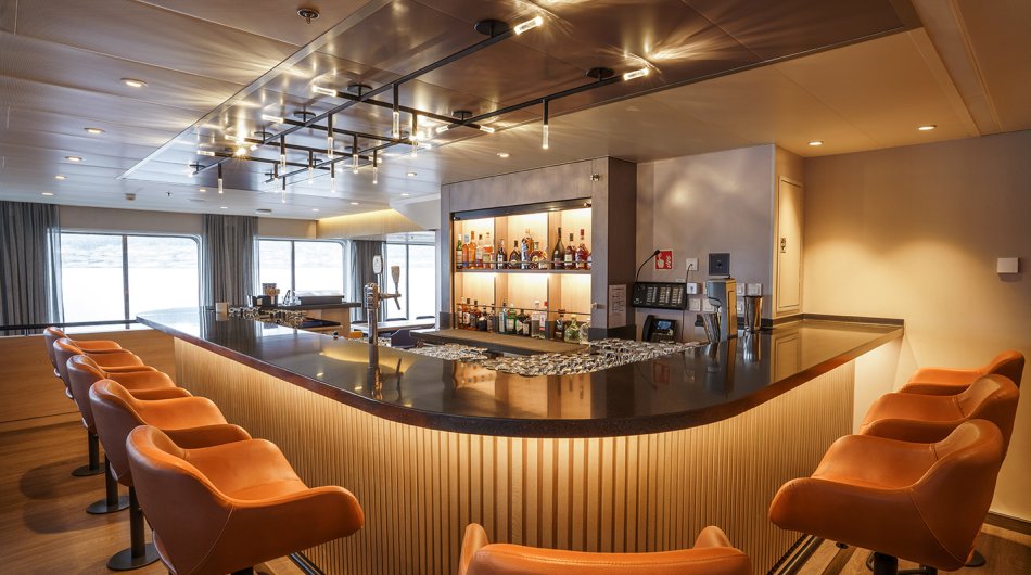 Quark Expeditions_Ultramarine_Panorama Lounge_(4)_Web