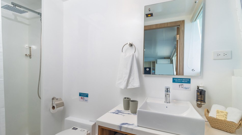 Galapagos Angel Galapagos Cruise - Suite Bathroom