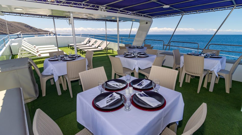 Monserrat Galapagos Cruise Ship - Al Fresco Dining