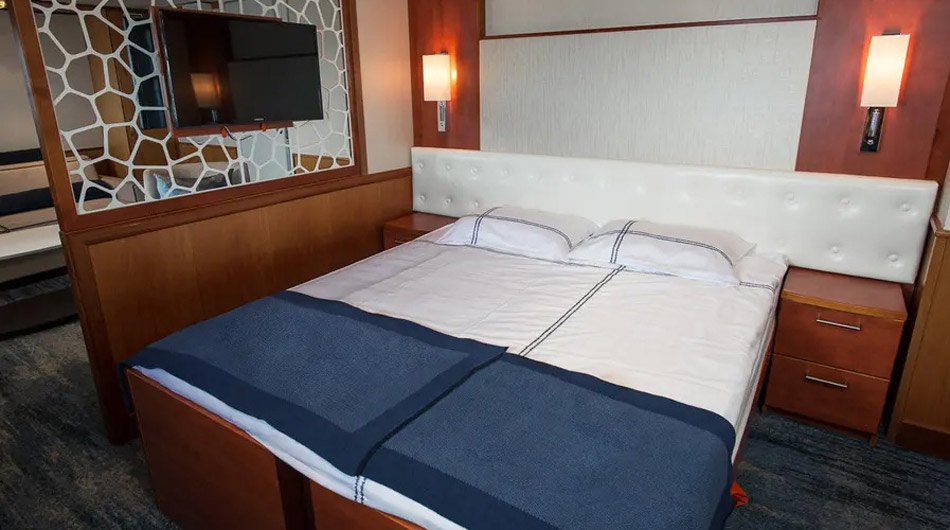 M/S Expedition suite Cabin Bed