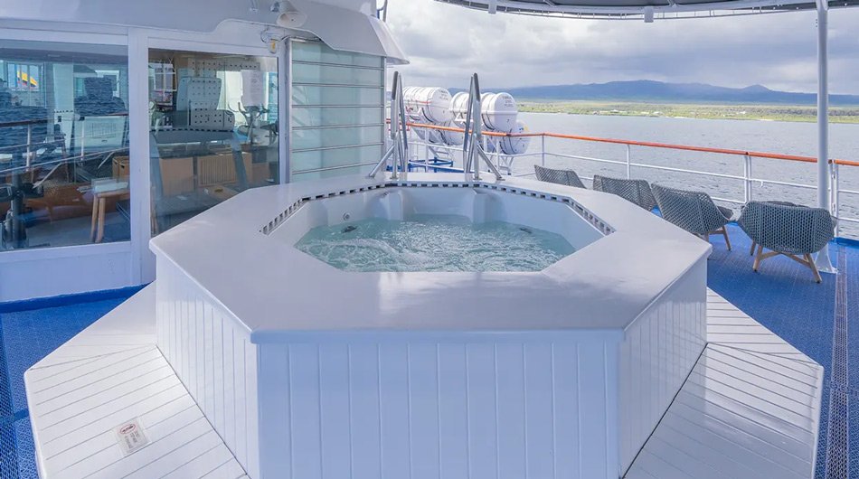 Isabela Yacht Hot Tub