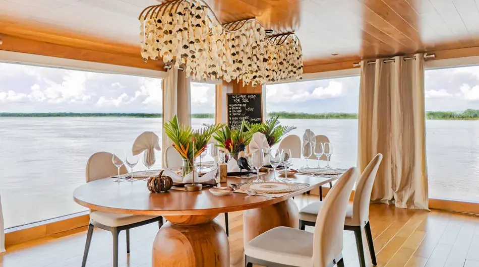 Delfin 1 dining