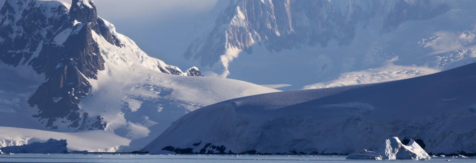 Antarctic-Peninsula-shutterstock_136303646-1