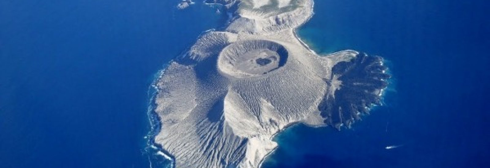 San-Benedicto-isla-Panoramio-2-