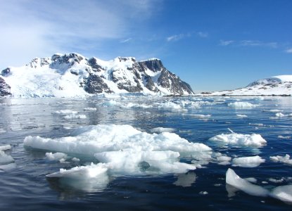 A comparison of two poles from a traveller’s perspective