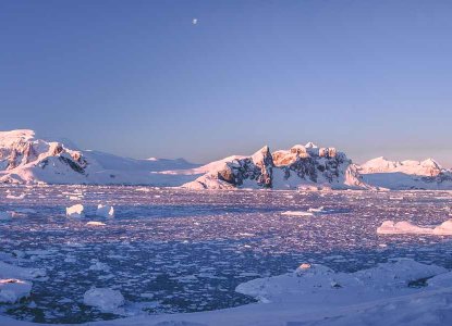 Antarctic Peninsula iceberg 